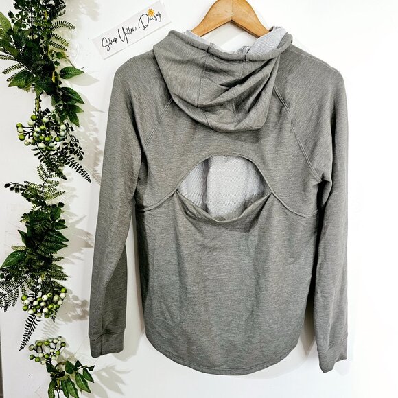Under Armour Womens Loose Fit Hoodie With Back Cutout Detail In‎ Medium ~SW98.13 - Picture 1 of 3